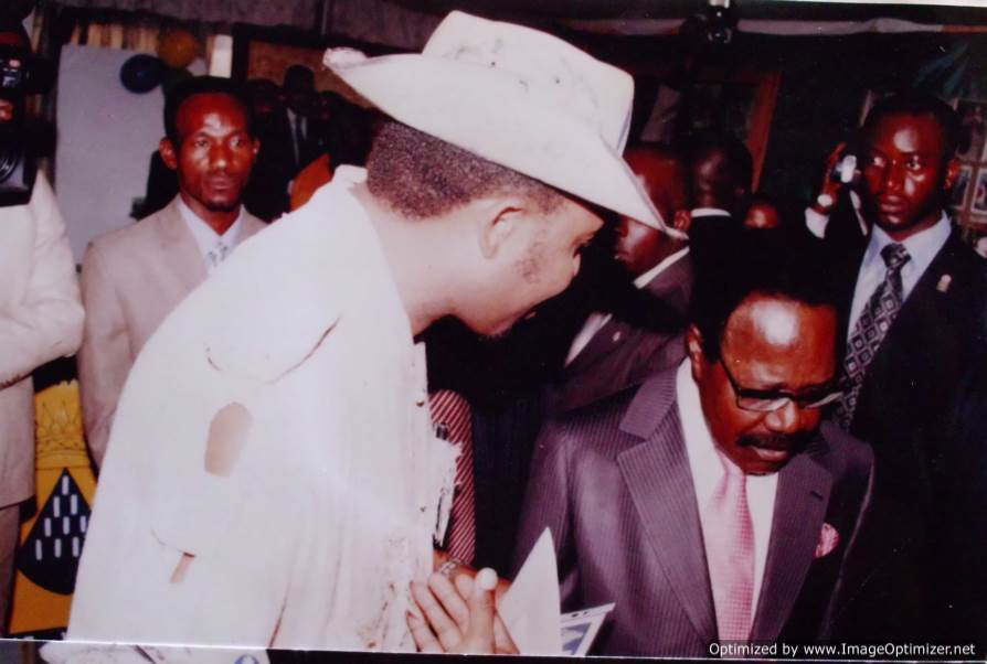 10-troisieme-rencontre-de-chima-ogbonnaya-avec-le-president-omar-bongo-ondimba-a-la-foire-de-l-independence-estuaire-2007-