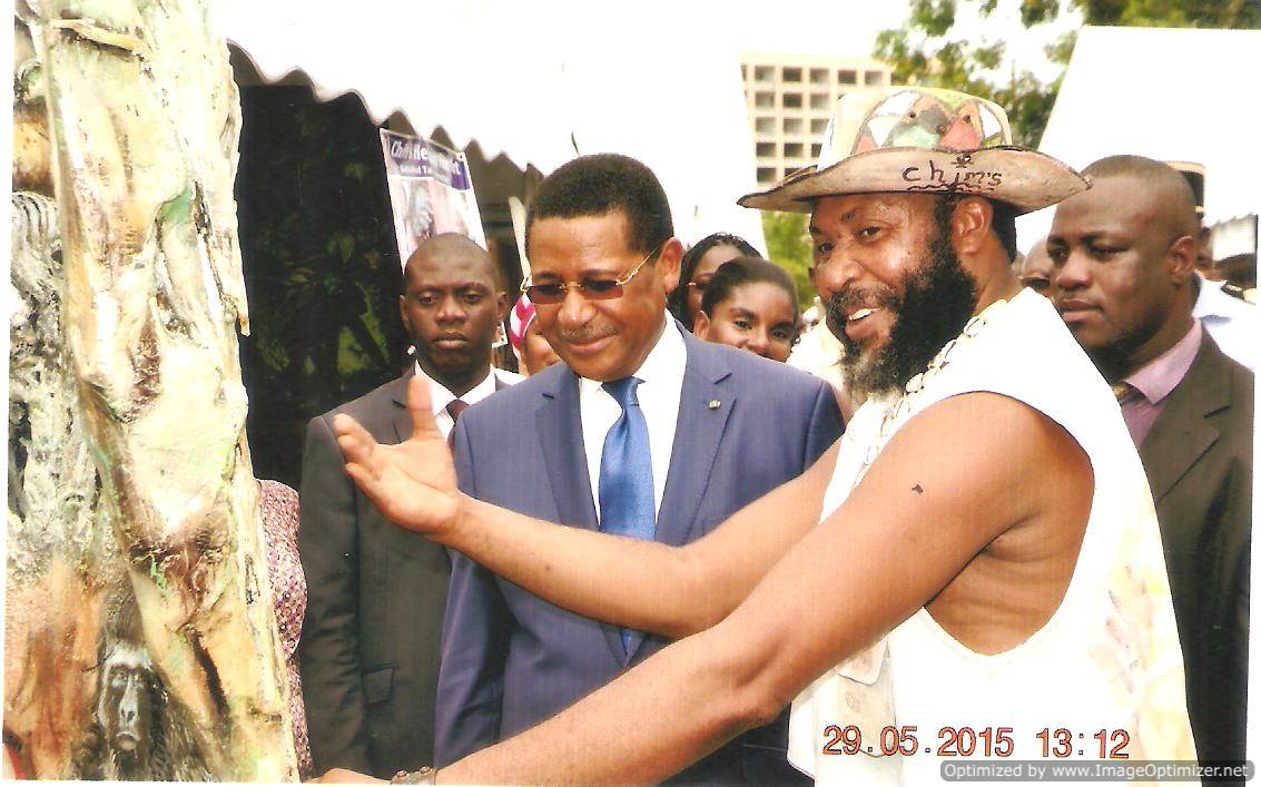 144-le-premier-ministre-gabonaise-le-professoeur-daniel-ona-ondo-avec-chima-ogbonnaya-artiste-en-2015-