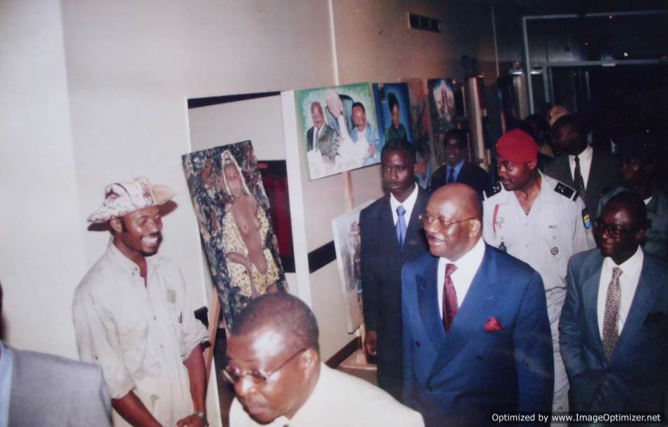 173-le-premier-ministre-du-gabon-jean-francois-ntoutoume-emane-avec-les-membres-du-gouvernement-a-l-expo-de-chifrt-en-2001