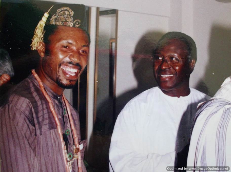 183-ambassadeur-du-senegal-avec-chima-ogbonnaya-artiste-en-2001-
