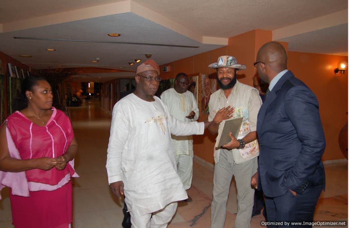 34-le-president-du-nigeria-chief-olusegun-obasanjo-et-chima-ogbonnaya-artiste-lors-de-l-expo-new-york-forum-africa-en-2013-