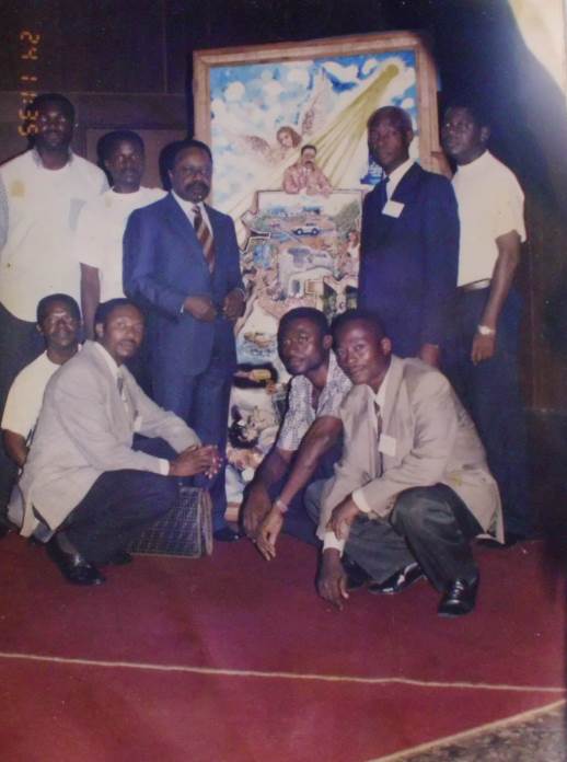 4-president-omar-bongo-ondimba-pose-devant-son-tableau-chima-ogbonnaya-et-l-association-cafac-