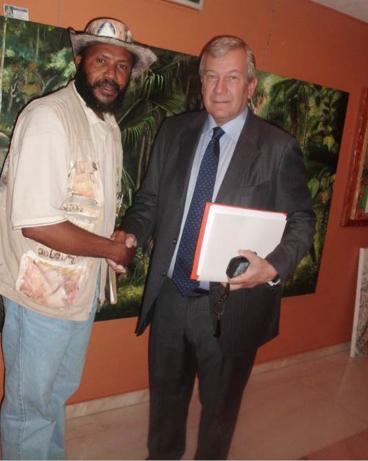 60-le-president-fondateur-de-new-york-forum-africa-rechard-attias-avec-chima-ogbonnaya-artiste-expo-nyf-africa-en-2013-