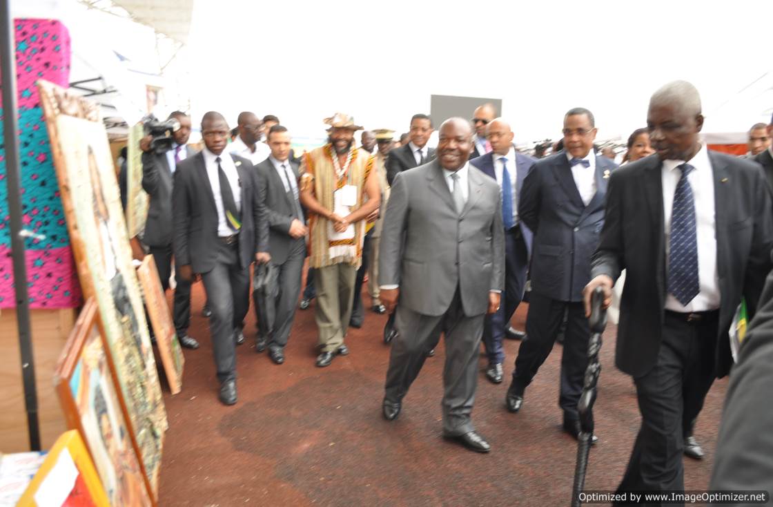 91-le-president-de-la-republique-gabonaise-se-ali-bongo-ondimba-et-son-gouvernement-fier-de-l-exposition-de-chifart-d-agoa-2015-